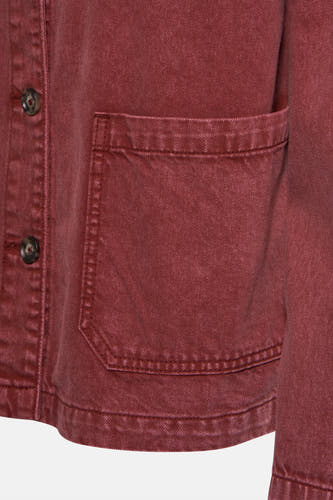 Veste en jeans rouge de PULZ, avec poches et fermeture à boutons.