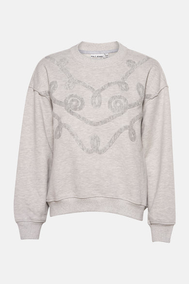 Gilet gris de PULZ, avec des motifs décoratifs et moelleux dans la même teinte.