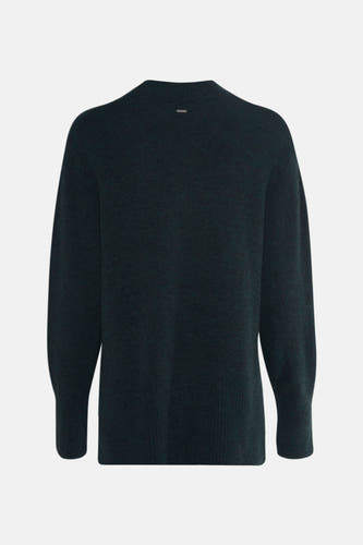 Gilet vert de PULZ, avec une fine texture tricotée et une subtile étiquette métallique sur l'arrière du col.