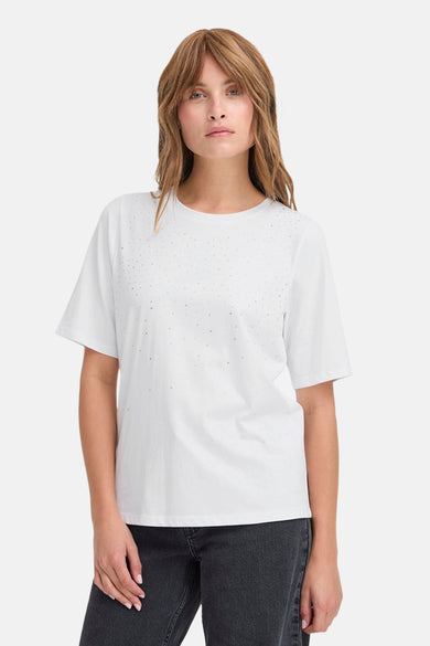 T-shirt blanc de PULZ, dos visible, associé à un jean gris.