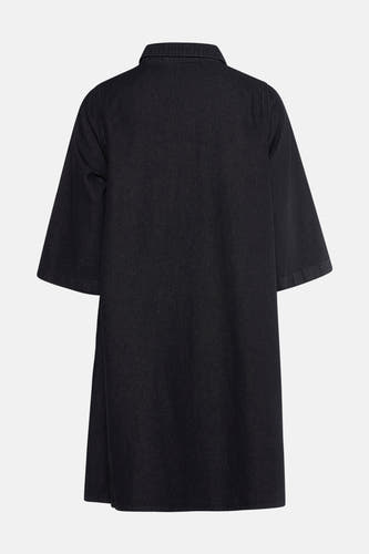 Zwarte denim jurk met korte mouwen van PULZ, effen kleur en een kraag.