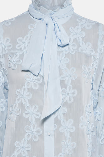 Chemise bleue à manches longues de PULZ, dotée d'un motif fleuri et de détails en rayures.