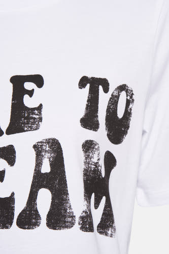 T-shirt blanc à manches courtes de PULZ, avec imprimé texte texte style vintage noir.