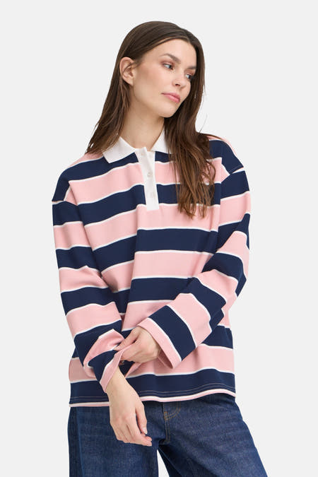 Gilet multicolore de PULZ, avec des rayures roses et bleu marine et des manches longues, vu par derrière.