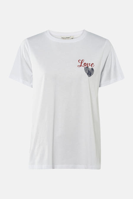 T-shirt blanc à manches courtes de PULZ JEANS, avec du texte "Love" rouge et une impression en forme de cœur.