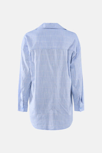 Chemise bleue à manches longues de PULZ, motif rayé et fermeture à boutons.