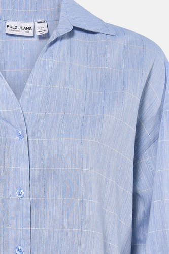 Chemise bleue à manches longues de PULZ JEANS, avec un motif rayé et une fermeture à boutons.