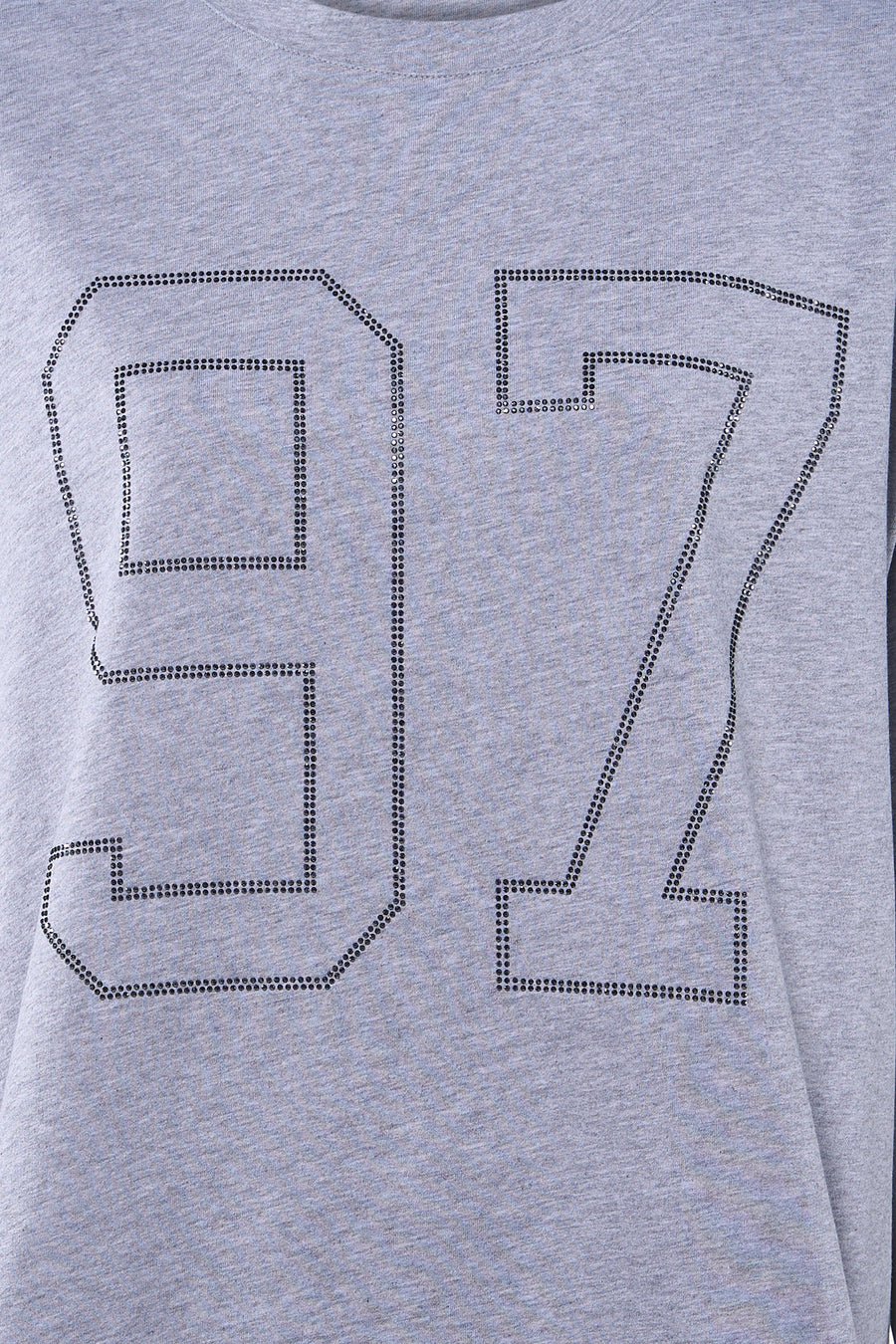Grijs T-shirt met korte mouwen van PULZ, met nummer "97" in strass steentjes.
