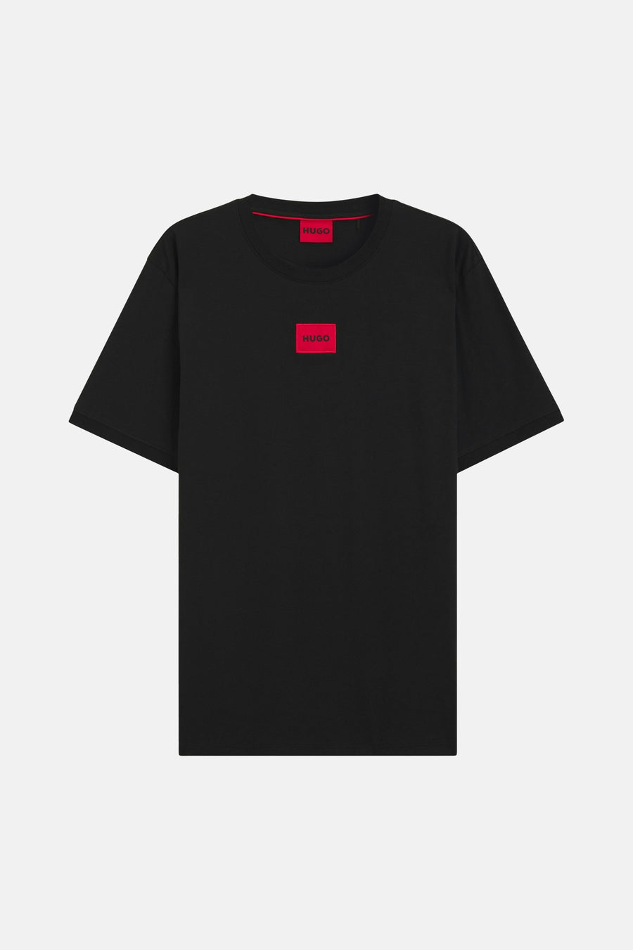 T-shirt à manches courtes noir de HUGO, avec détails du logo de la marque en rouge sur la poitrine et la nuque.