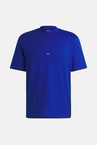 T-shirt bleu à manches courtes de HUGO, avec un petit logo sur la poitrine et une encolure montante.