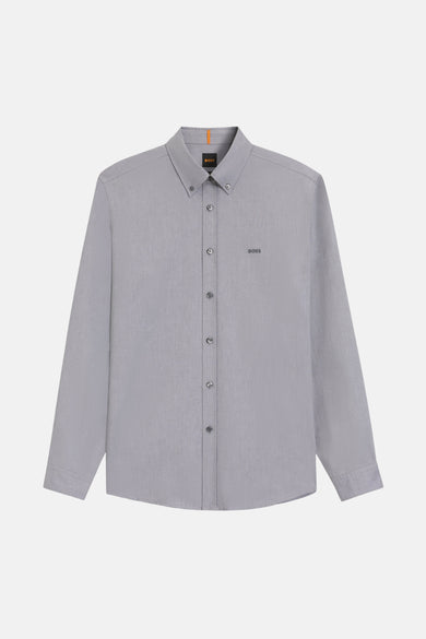 Chemise grise à manches longues de BOSS, avec col boutonné et logo subtil sur la poitrine.