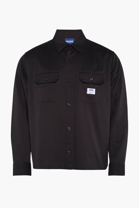 Chemise noire à manches longues de HUGO BLUE, avec poche poitrine et boutons.