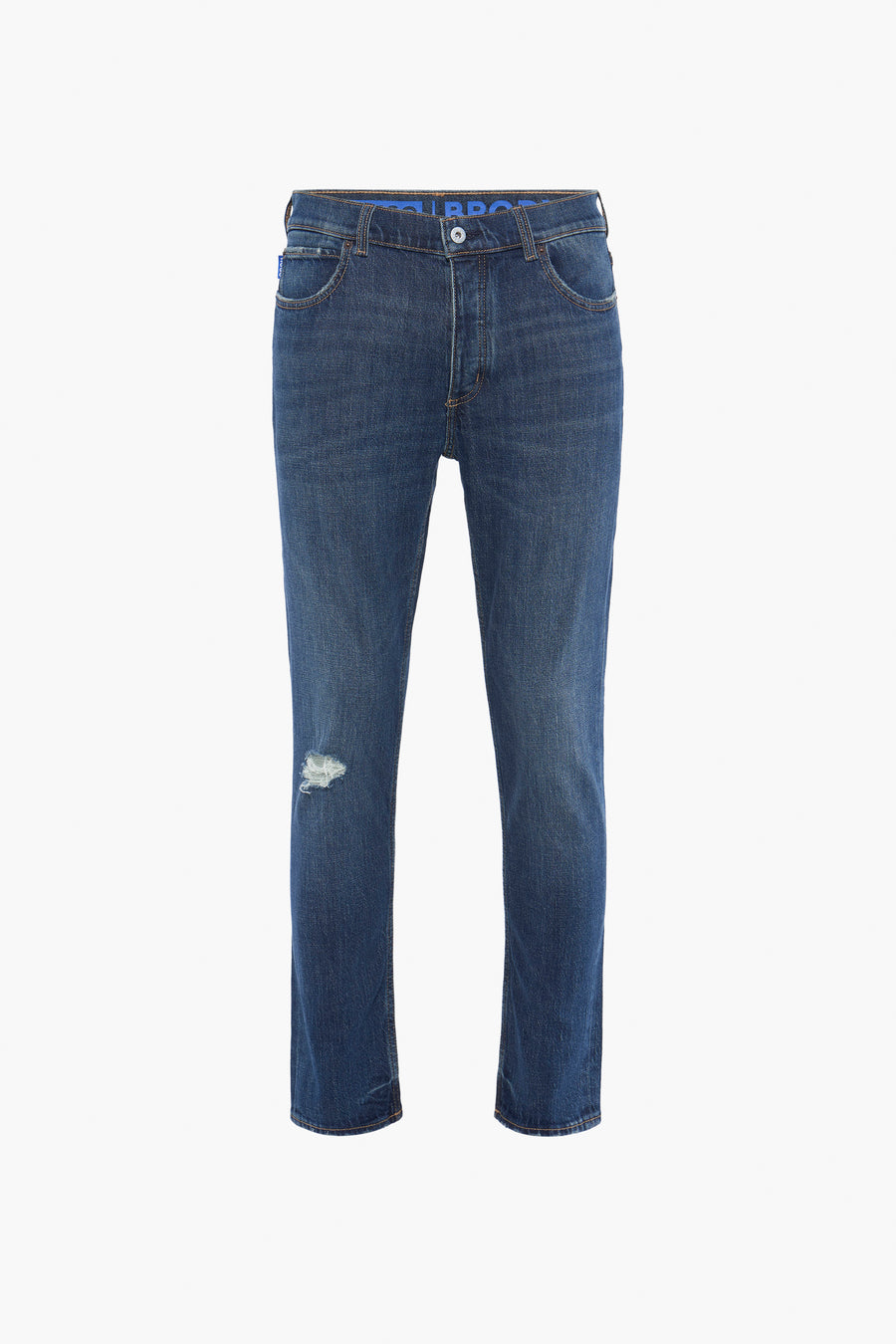 Donkerblauwe jeans met een gat op de knie.