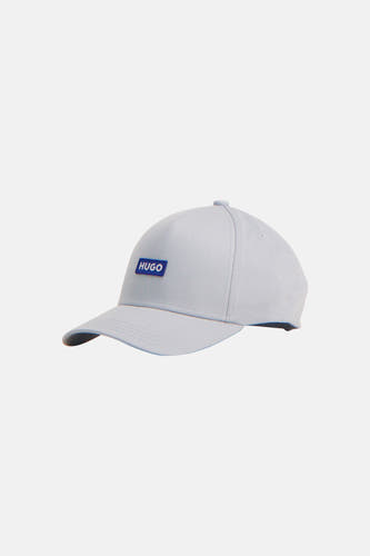 Blauwe pet van HUGO BLUE met een rechthoekig HUGO logo op de voorkant.