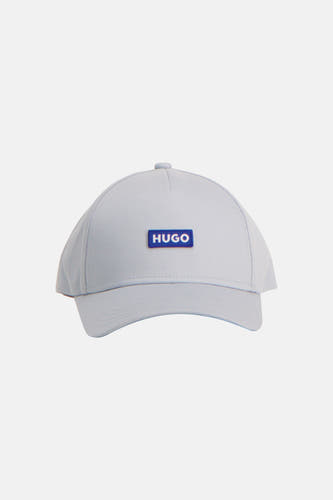 Casquette bleue de HUGO BLUE avec un logo HUGO rectangulaire sur le devant.