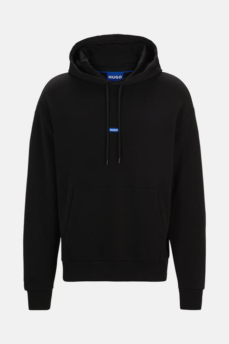 Gilet noir avec capuche de HUGO BLUE, avec cordon et un logo rectangulaire sur la poitrine.