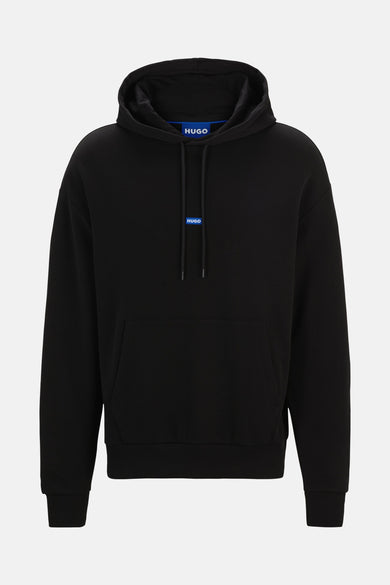 Gilet noir avec capuche de HUGO BLUE, avec cordon et un logo rectangulaire sur la poitrine.