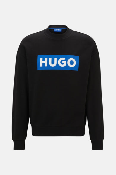 Gilet noir HUGO BLUE, avec un logo HUGO rectangulaire sur la poitrine.