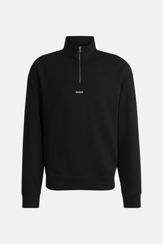 Zwarte HUGO sweater met rits en hoge kraag.