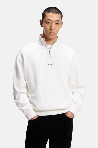 Pull blanc HUGO, avec demi-fermeture éclair et petit logo sur la poitrine.