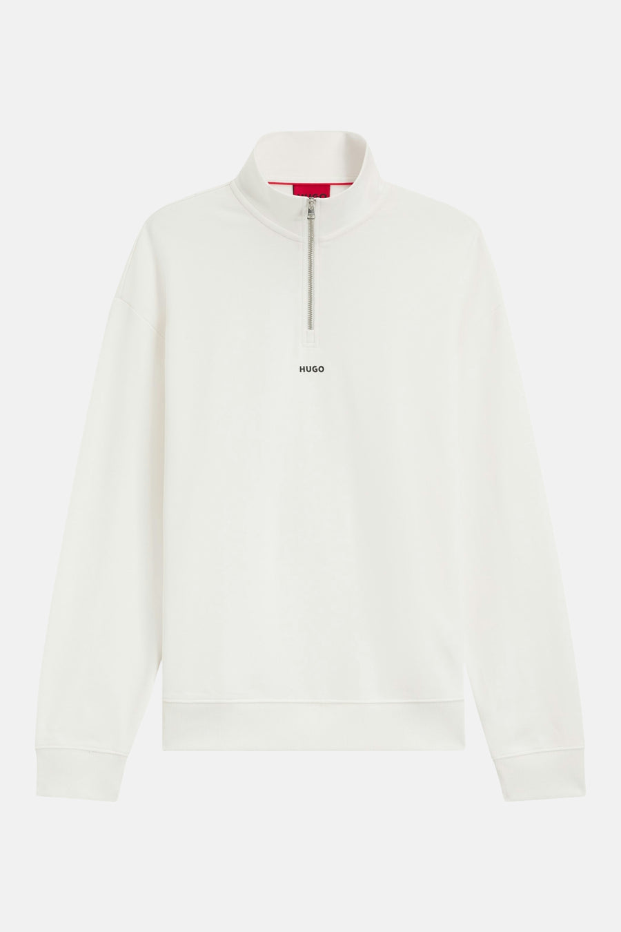 Witte sweater van HUGO, met halve ritssluiting en klein logo op de borst.