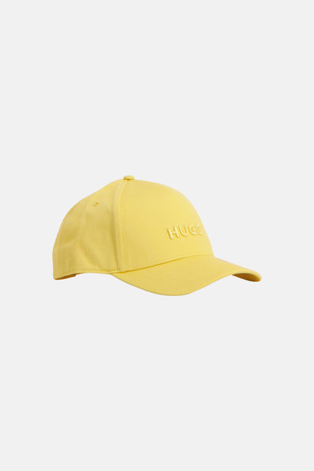 Casquette jaune HUGO avec un nom de marque brodé sur le devant.