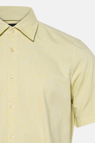 Chemise verte à manches courtes de HUGO BOSS ORANGE, avec fermeture boutonnée et logo sur la poitrine.
