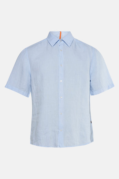 Chemise à manches courtes bleu clair de HUGO BOSS ORANGE, avec fermeture à boutons et accent orange au col, vue de face