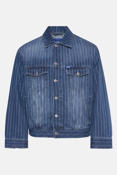 Jean en denim bleu moyen, de HUGO BLUE, avec un motif rayé vertical et une fermeture à boutons.