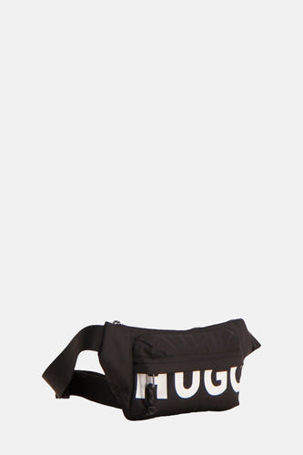 Sac à dos noir de HUGO, avec nom de marque blanc sur l'avant et bandes ajustables.