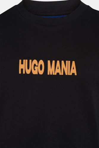 T-shirt noir à manches courtes de HUGO BLUE, avec du texte 'HUGO MANIA' orange.
