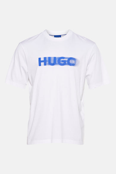 T-shirt blanc à manches courtes de HUGO, avec un logo bleu de la marque sur la poitrine.