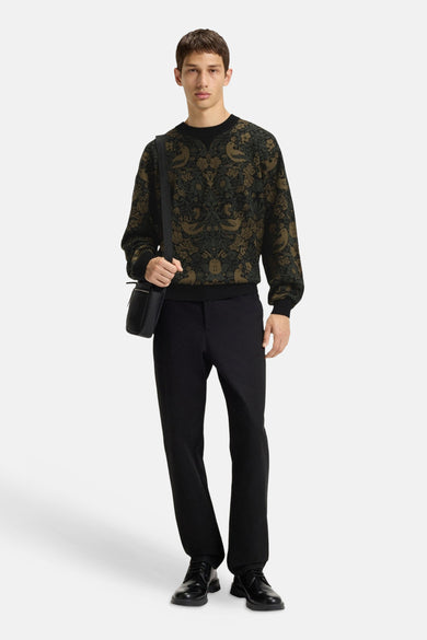 T-shirt vert avec col rond de HUGO, à imprimé d'oiseaux, associé à un pantalon noir et une veste.