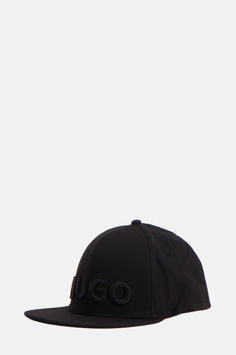 Chapeau noir HUGO, avec logo relief sur la partie avant.