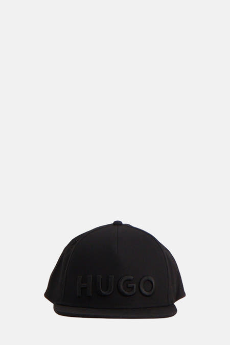 Chapeau noir HUGO, avec logo relief sur la partie avant.