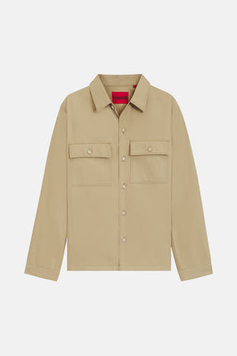 Chemise beige à manches longues de HUGO, avec poches brodées sur la poitrine et fermeture à boutons.