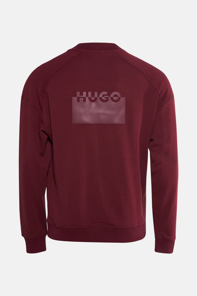 Gilet HUGO, avec des manches longues et un logo rectangulaire sur le dos.