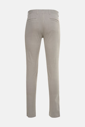 Crème chino de HUGO BOSS ORANGE, avec des détails subtils de poche et des passants à l'arrière.