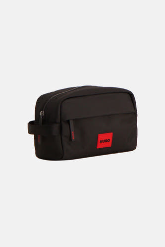 Trousse de toilette noire HUGO, avec détails de logo rouges et une fermeture à glissière sur le dessus.
