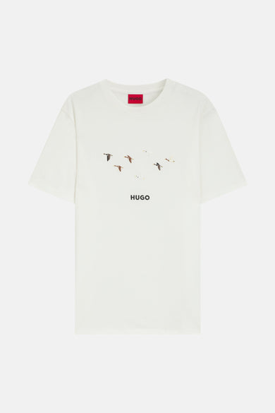 T-shirt blanc à manches courtes de HUGO, avec une impression de oies et le nom de la marque.
