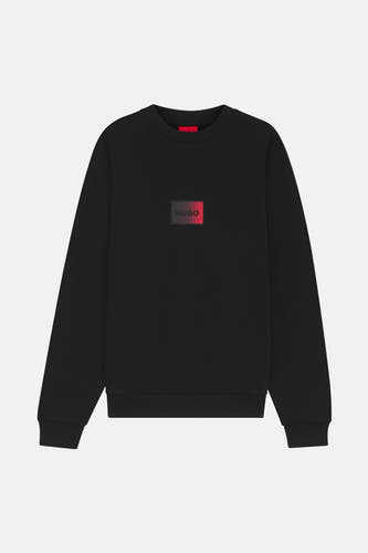 Gilet noir HUGO, avec un logo rouge carré sur la poitrine et un col rond.