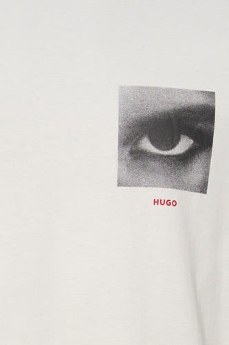 Wit T-shirt met korte mouwen van HUGO, met een afbeelding van een oog en de merknaam in rood.