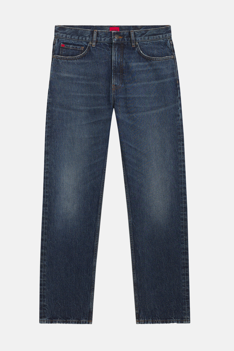 Jeans straight van donkerblauw denim van HUGO, met subtiele vervaging en rode accenten op de zak en tailleband.