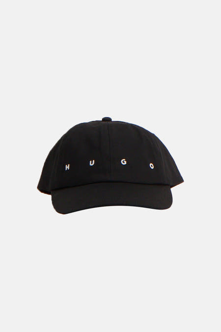 Casquette noire HUGO, avec une fermeture réglable à l'arrière.