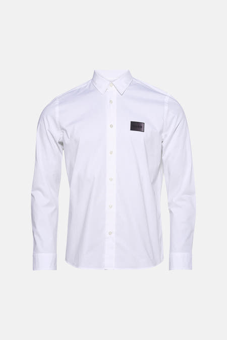 Chemise blanche à manches longues HUGO, ornée d'un écusson logo carré sur la poitrine.