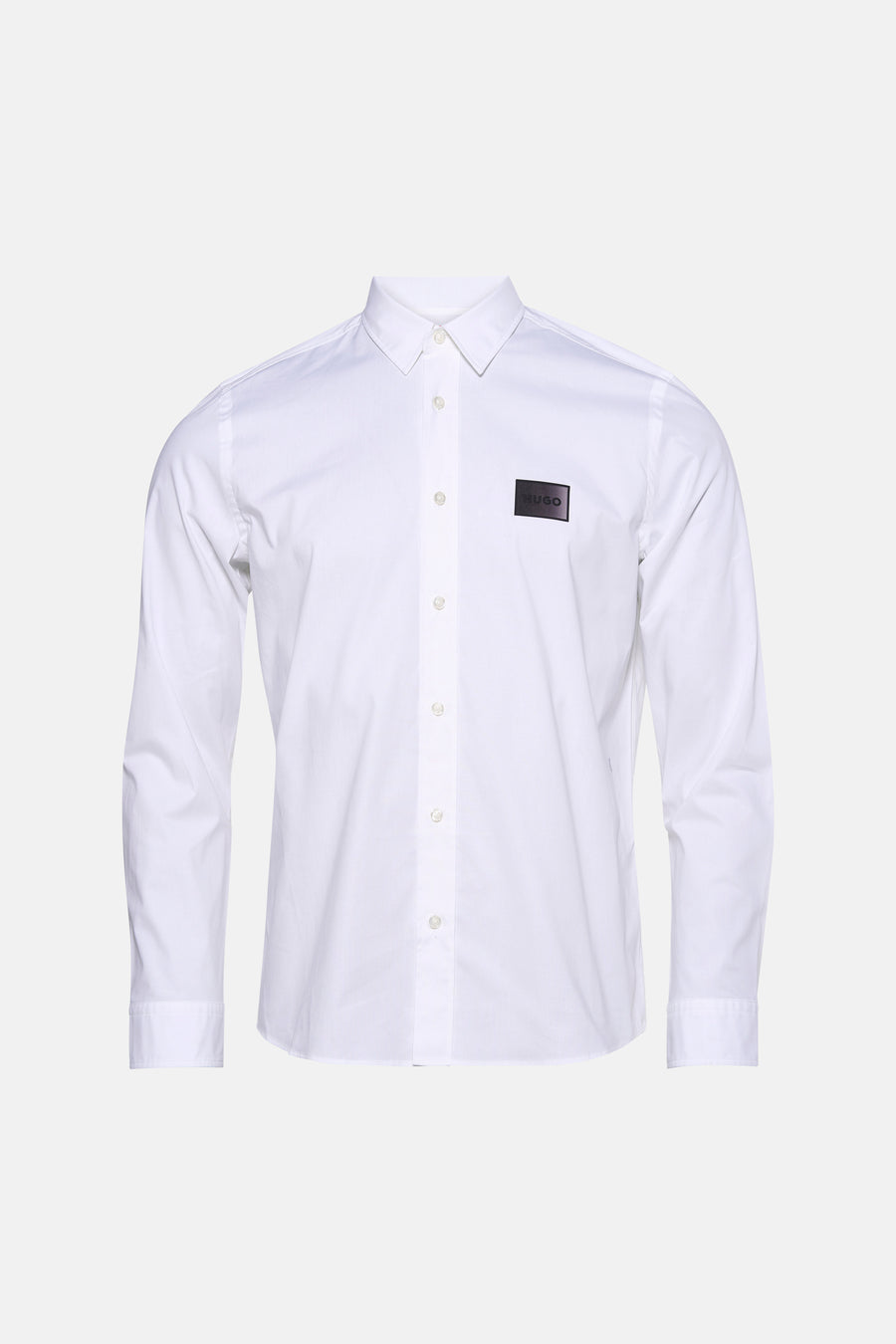 Chemise blanche à manches longues HUGO, ornée d'un écusson logo carré sur la poitrine.