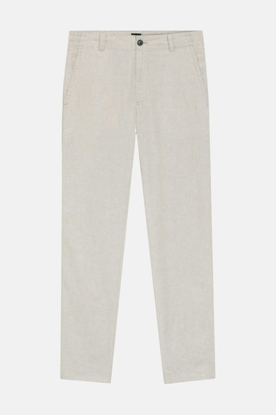 Chino en lin beige de HUGO BOSS ORANGE, gros plan avec fermeture à boutons, passants de ceinture et une poche latérale.