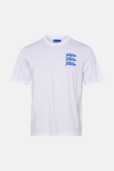 T-shirt blanc à manches courtes HUGO BLUE, avec des drapeaux bleus à logo et une étiquette de marque à l'intérieur.
