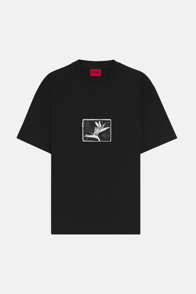 Zwart korte mouwen T-shirt van HUGO met witte plantprint op borst, ronde hals, voorzijde weergave