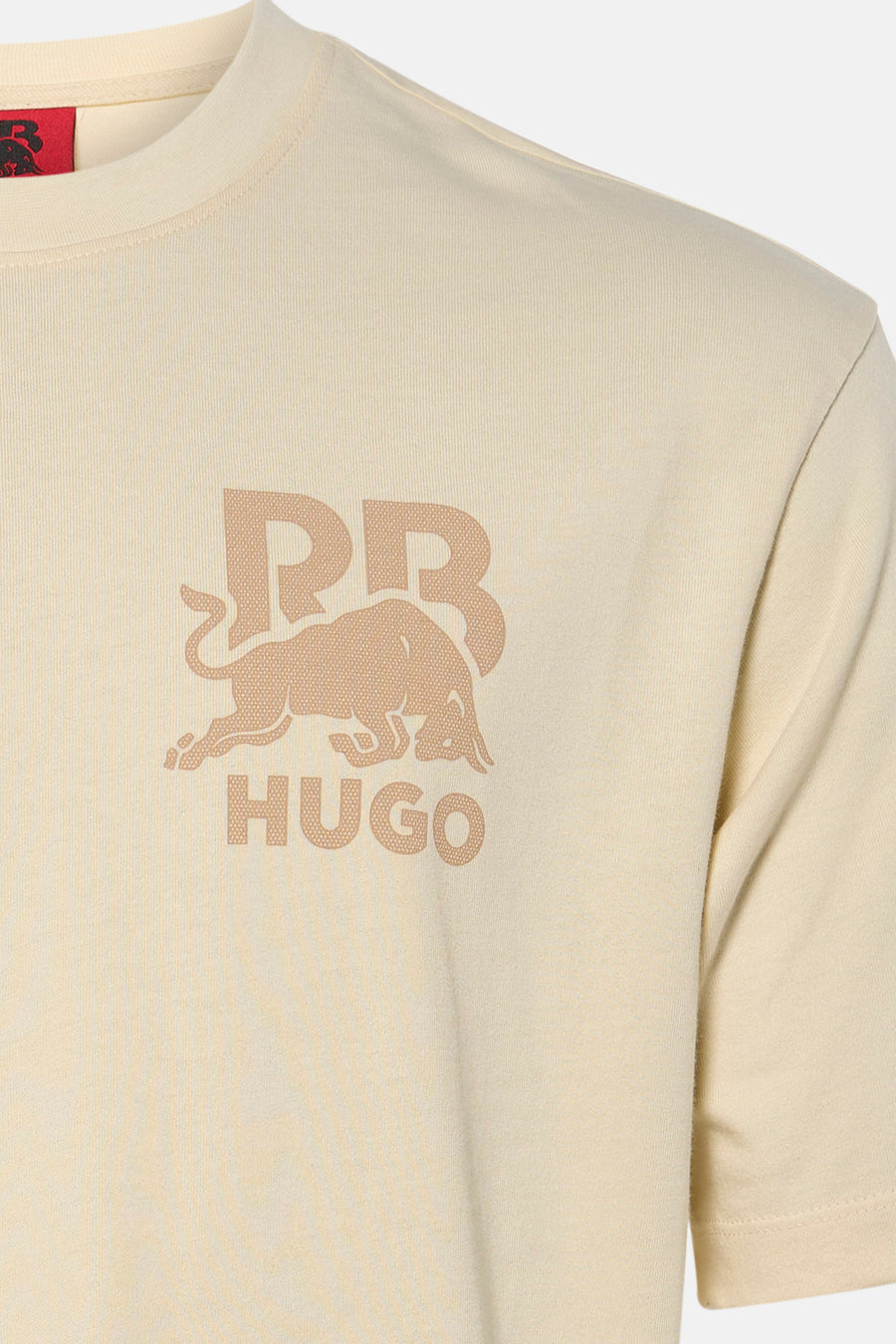 Ecru T-shirt met korte mouwen van HUGO, met zandkleurige grafische print van een stier op de borst.